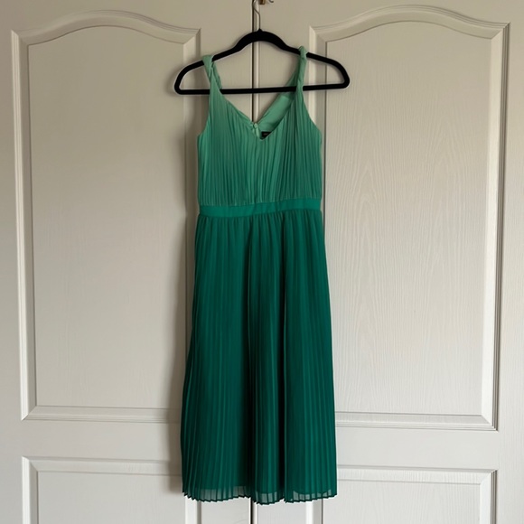 Banana Republic | Dresses | Ombr Green Pleated Dress | Poshmark